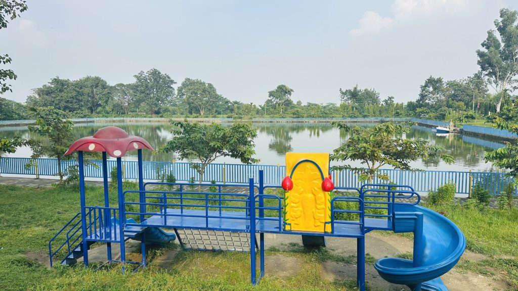 बढ्दो सहरीकरणका बीच पर्यटकको रोजाइमा विराट पोखरी