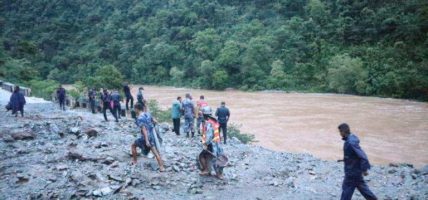 त्रिशूली र नारायणी नदीमा ५३ शव भेटिए