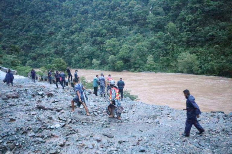 त्रिशूली र नारायणी नदीमा ५३ शव भेटिए
