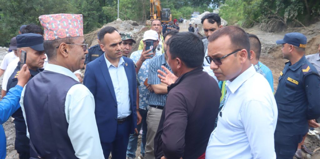 मन्त्री डा तिमिल्सिनाद्वारा घाइतेको अवस्था जानकारी