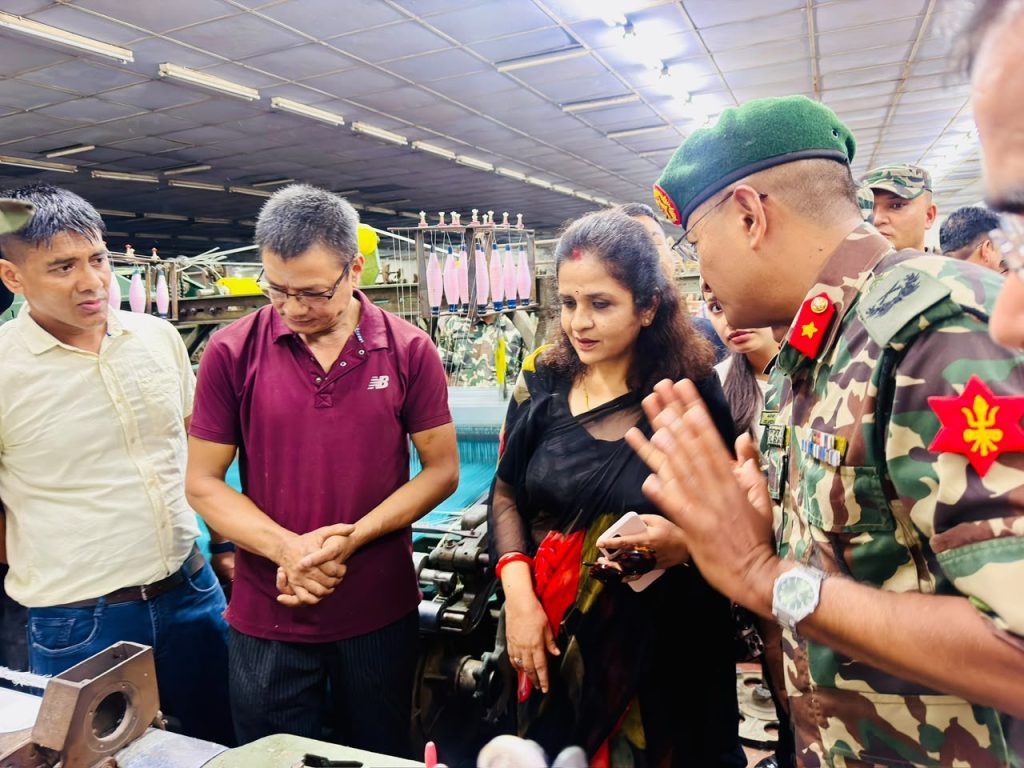 उद्योगमन्त्रीले गरिन् परीक्षण उत्पादन भइरहेको हेटौँडा कपडा उद्योगको अवलोकन