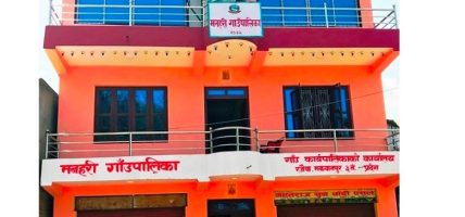 मनहरीद्वारा बाढीपीडितका लागि १० लाख सहयोग