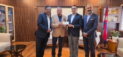 नेपाल लाइफद्वारा प्रधानमन्त्री दैवी प्रकोप उद्धार कोषमा २ करोड ५१ लाख सहयोग