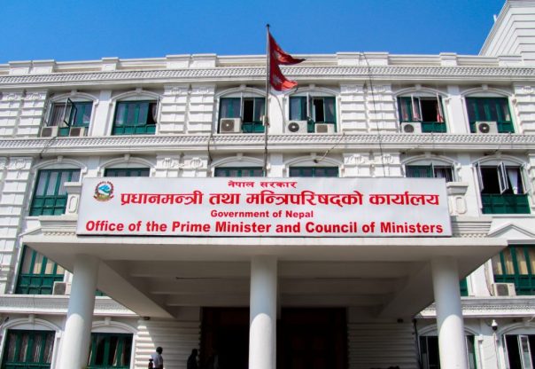 सरकारी कर्मचारीको पारिश्रमिकबाट केही रकम उद्धार कोषमा जम्मा गरिने सरकारी कर्मचारीको पारिश्रमिकबाट केही रकम उद्धार कोषमा जम्मा गरिने