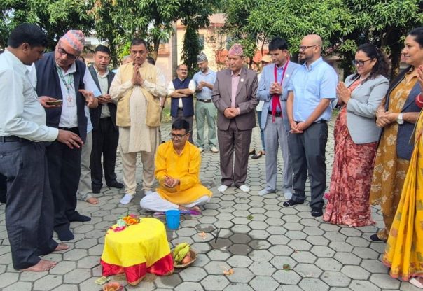 मुख्यमन्त्री भट्टद्वारा विधिपूर्वक पूजा गरी बडिमालिकातर्फ पेटारो पठाइयो
