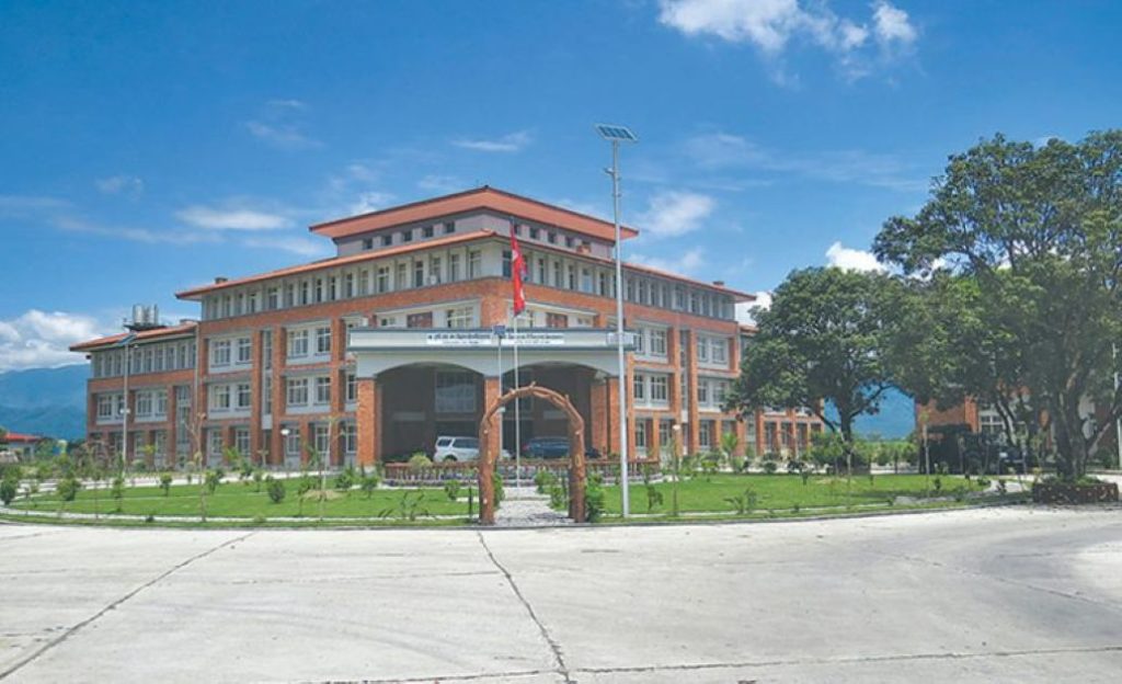 विश्वविद्यालयका पदाधिकारीद्वारा आङ्गिक क्याम्पस निरीक्षण