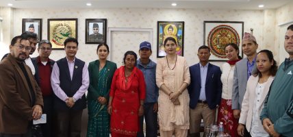 अजित मिजारका परिवारसँग मन्त्री सिता बादीको भेट, न्यायप्राप्तिका सरोकारबारे छलफल