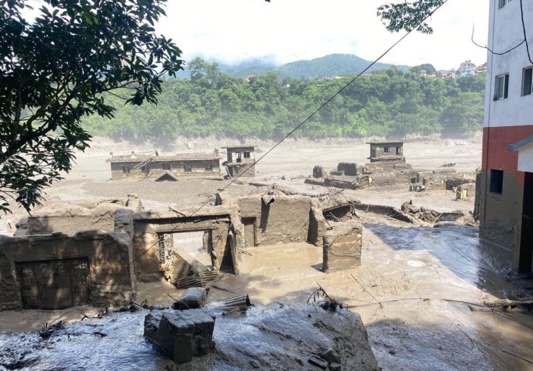 भोटेकोशी बाढीः सम्पर्कविहीन घर फर्किने आशामा