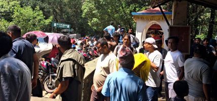 भौँतारिँदै भोटेकोशी बाढीसँगै हराएका आफन्तहरू