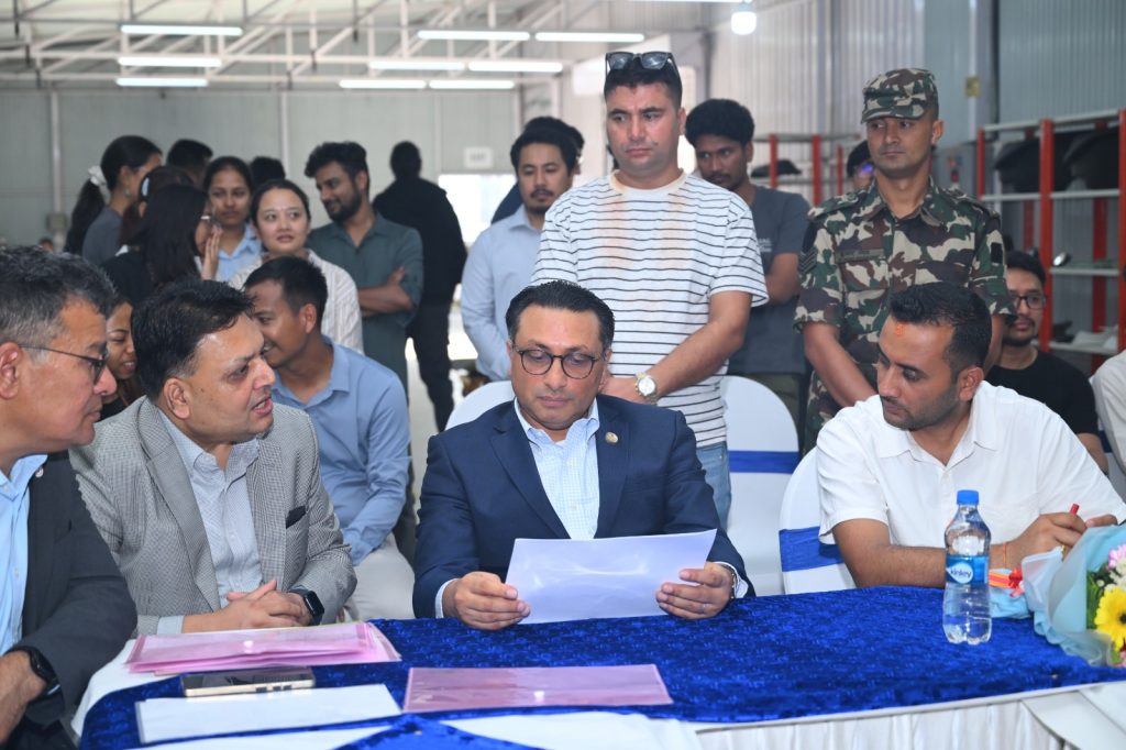 नेपालमै बनेको विद्युतीय स्कुटरको प्रवद्र्धनका लागि सरकारको साथ रहन्छ : अर्थमन्त्री