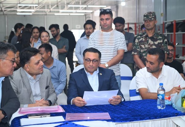नेपालमै बनेको विद्युतीय स्कुटरको प्रवद्र्धनका लागि सरकारको साथ रहन्छ : अर्थमन्त्री