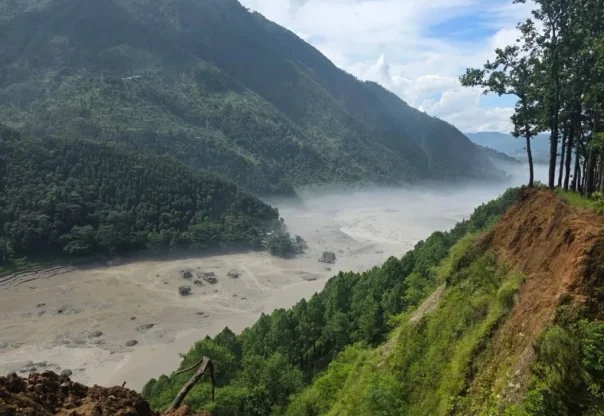 सुर्खेतको खड्का होटेलद्वारा बाढीपीडितका लागि आठ लाख सहयोग सुर्खेतको खड्का होटेलद्वारा बाढीपीडितका लागि आठ लाख सहयोग