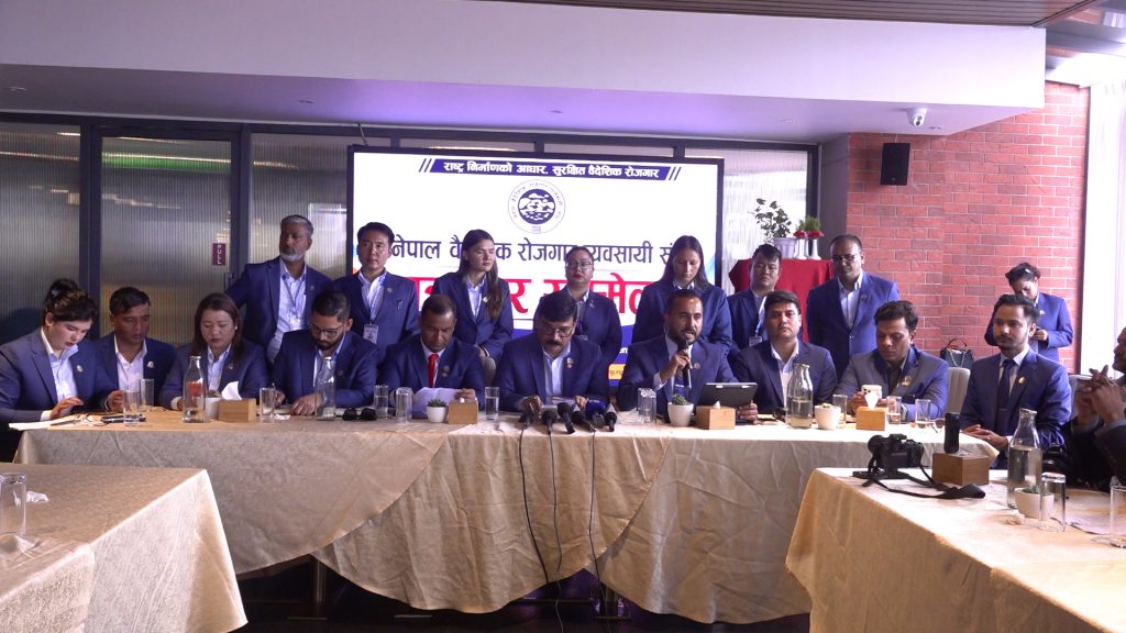 नीतिगत सुधारको माग गर्दै श्रमिकलाई वैदेशिक रोजगारीमा पठाउन बन्द