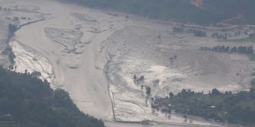 भोटेकोशी बाढीपीडितका लागि पोखराका स‌ङ्घसंस्था र व्यवसायीको सहयोग