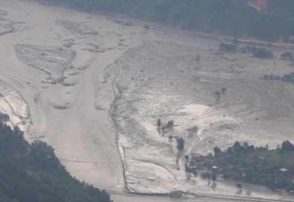 भोटेकोशी बाढीपीडितका लागि पोखराका सङ्घसंस्था र व्यवसायीको सहयोग भोटेकोशी बाढीपीडितका लागि पोखराका सङ्घसंस्था र व्यवसायीको सहयोग