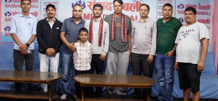 मृत्युको मुखबाट बाँचेर आएका रावल भन्छन् : टनेल भित्र रहेका सथिहरुको उद्धार भएको छैन