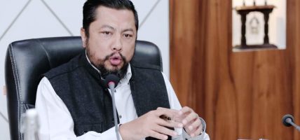 विद्युत् पहुँच युक्त कर्णाली बनाउँदै छौँ : मन्त्री श्रेष्ठ