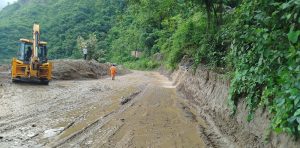 पहिरो हटाएपछि बीपी राजमार्ग सुचारु