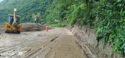 पहिरो हटाएपछि बीपी राजमार्ग सुचारु