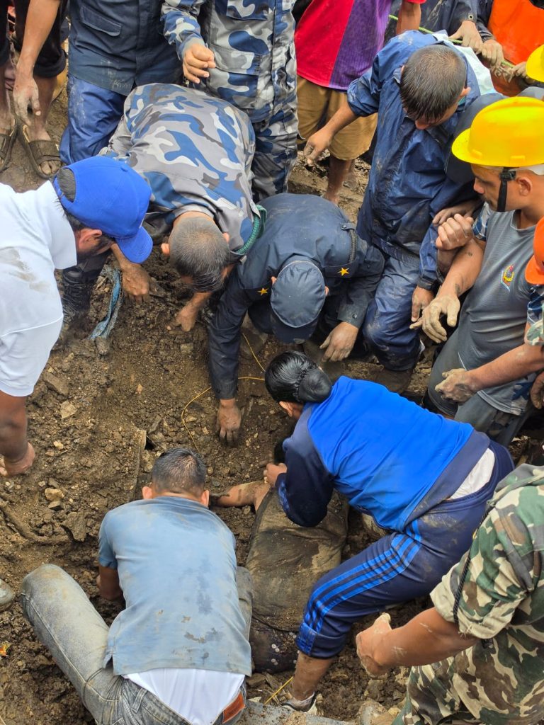 बाजुरामा पहिरो थप विवरण : बेपत्ता थापा मृत फेला