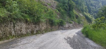 वर्षायाममा सहज बन्न सकेन बेँसीसहर–चामे सडक