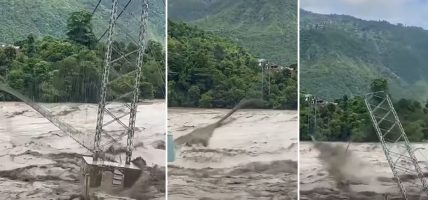 त्रिशूलीको बाढीले घ्याल्चोकको पुल बगायो