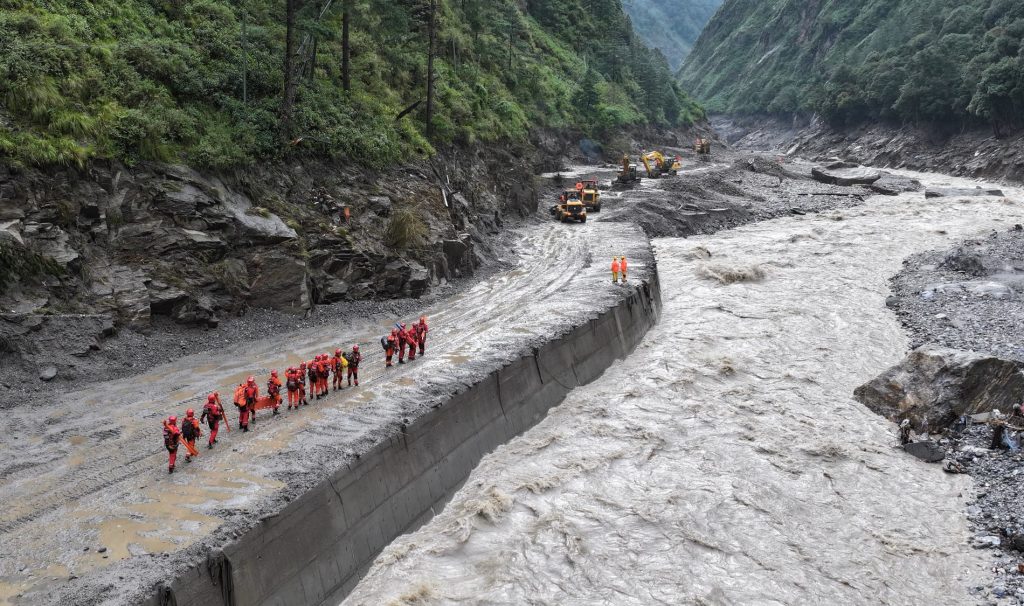 बाढीको जोखिमपछि तिब्बतमा उद्धार रोकियो
