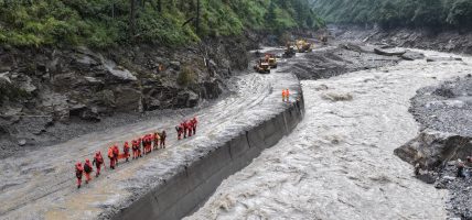 बाढीको जोखिमपछि तिब्बतमा उद्धार रोकियो