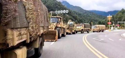 चीनमा बाढी र पहिरोको वितण्डा : नेपाल जोड्ने जिरोङ नाका अवरुद्ध, २२ हजारभन्दा बढी विस्थापित