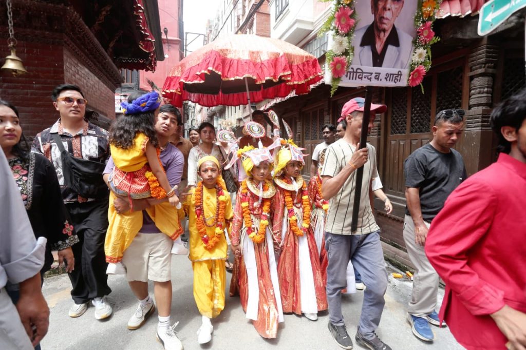 गाईजात्रामा दिवङ्गत आफन्तको सम्झना, झाँकीसहित नगर परिक्रमा