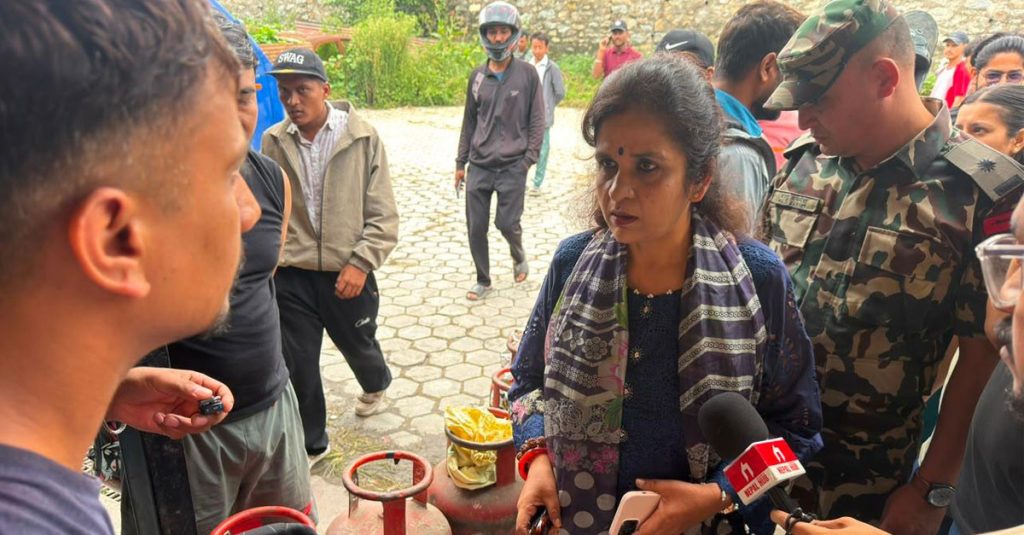 बढ्दै ग्यासको आयात, हट्दै अभाव
