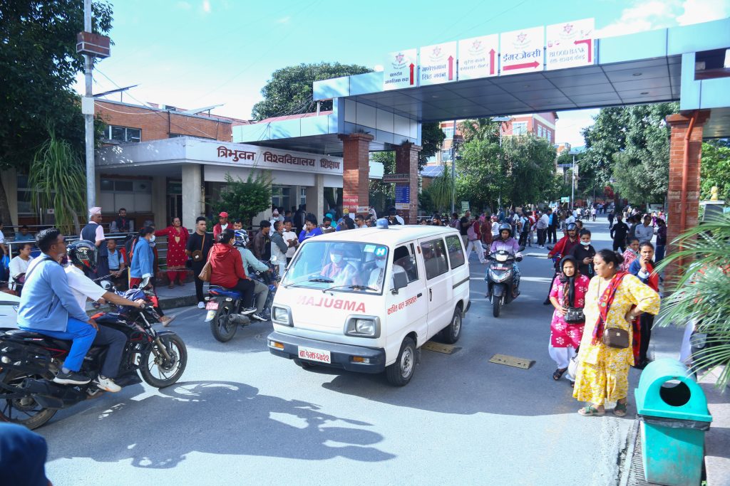 भोटेकोशी बाढीः टिचिङ अस्पतालमा २२ को उपचार हुँदै, २१ बिरामी ‘डिस्चार्ज’