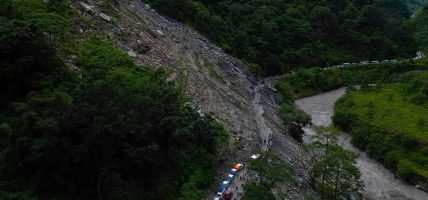 मध्यपहाडी राजमार्गमा राति सवारी आवागमनमा रोक