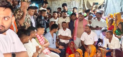 सिरहाका मृतक किशोरका परिवारलाई भेट्न गृहमन्त्री मध्यरातमै पुगे