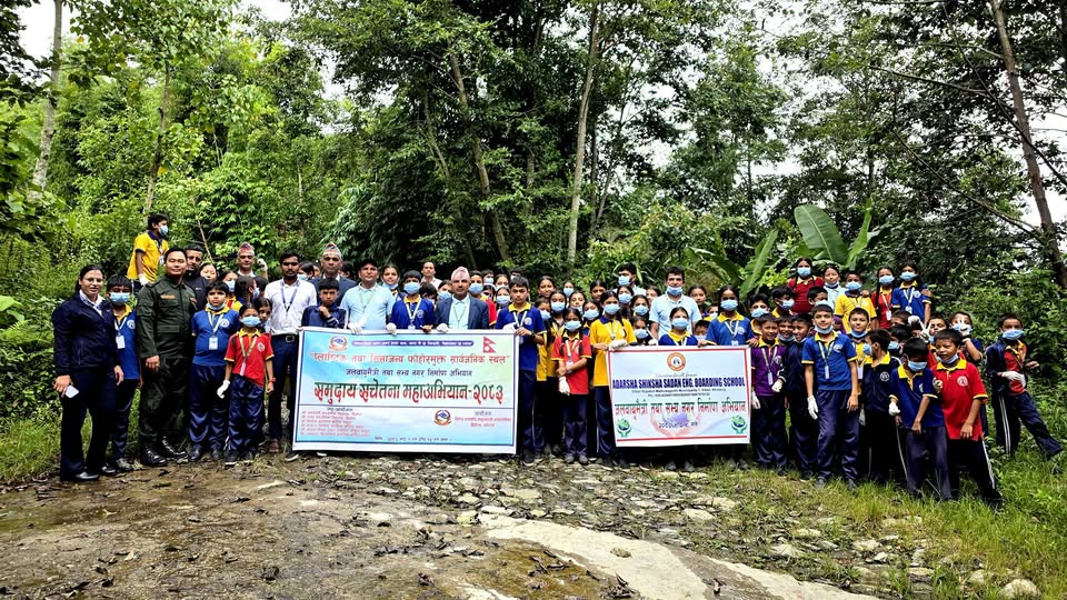 दिक्तेल रुपाकोट मझुवागढीलाई प्लास्टिक फोहरमुक्त बनाउने अभियान