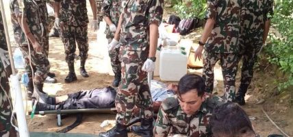 भोटेकोशी बाढीपीडितको उद्धार धमाधम, हालसम्म १२ जनाको उद्धार