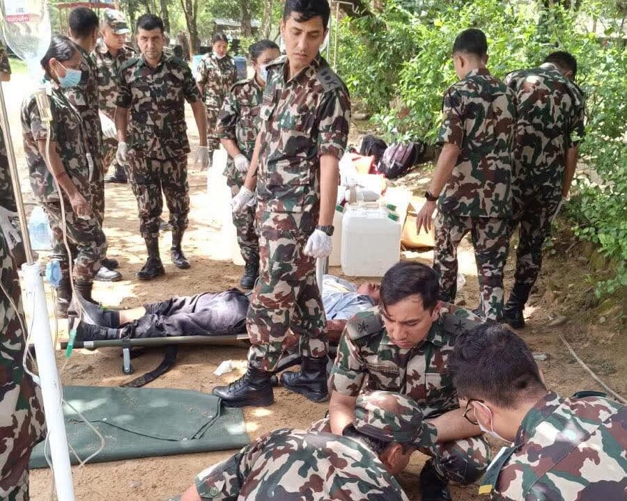 भोटेकोशी बाढीपीडितको उद्धार धमाधम, हालसम्म १२ जनाको उद्धार