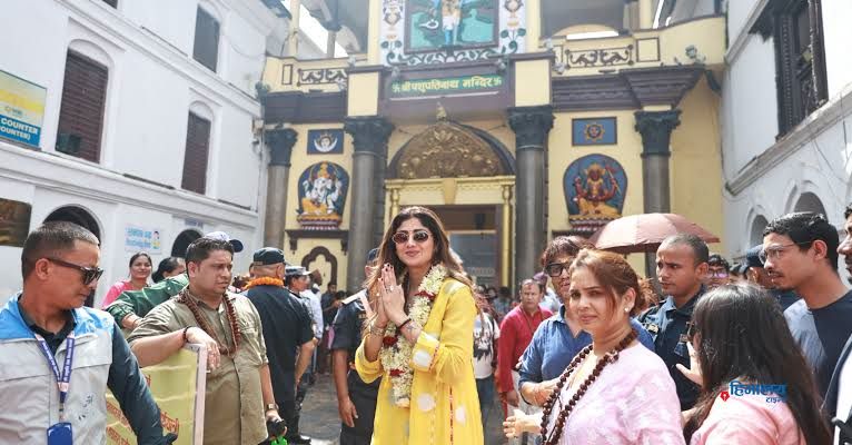 बलिउड अभिनेत्री शेट्टीद्वारा पशुपतिनाथमा पूजा, आराधना