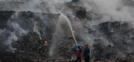 इन्डोनेसियाको जङ्गलमा लागेको आगलागीका कारण विद्यालय बन्द