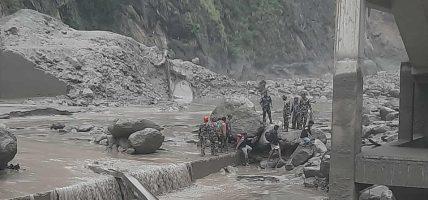 भोटेकोशी बाढीः मृतकको सङ्ख्या ७३४ पुग्यो, दुई हजार ६९९ जनाको उद्धार