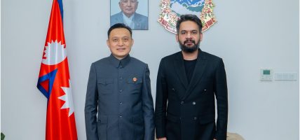 प्रधानमन्त्री शाहसँग चिनियाँ राजदूतद्वारा शिष्टाचार भेट
