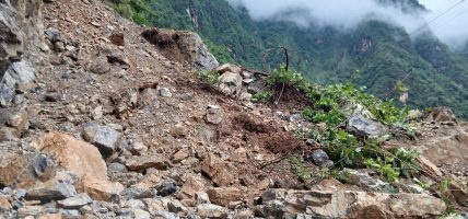 वर्षासँगै नौ सडकखण्ड अवरुद्ध, यात्रामा सतर्कता अपनाउन आग्रह
