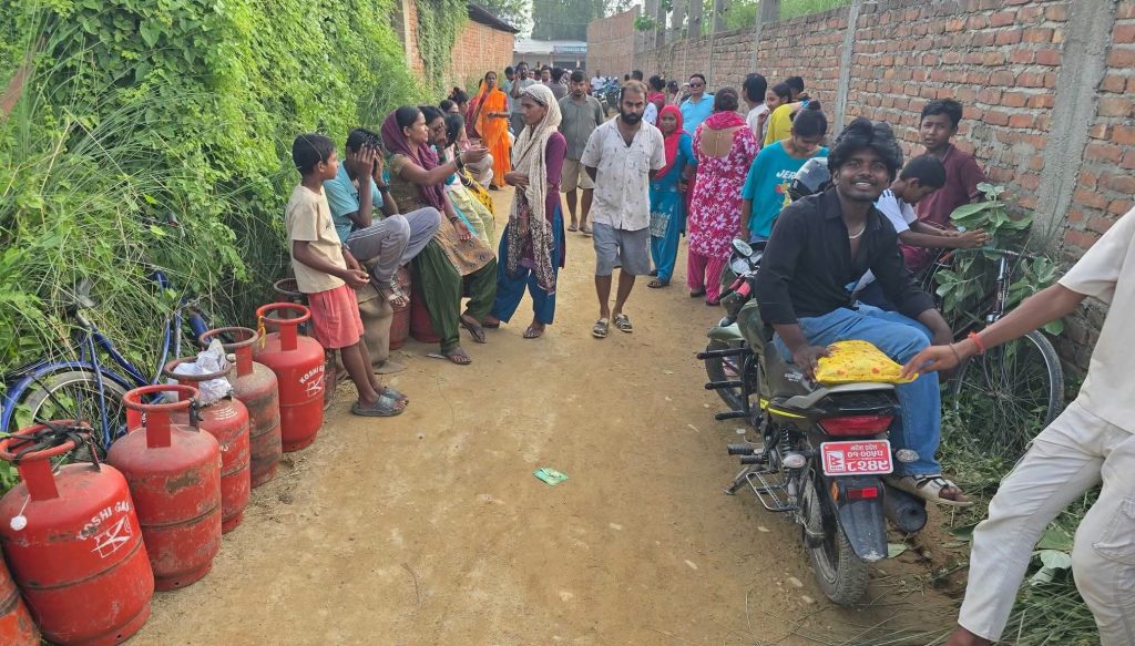 सिरहाका गोलबजार, लहानलगायत क्षेत्रमा एलपी ग्यासको चरम अभाव