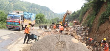 मुग्लिन–मलेखु सडक तीन वर्षः आधाभन्दा थोरै काम
