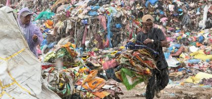 मुसलधारे वर्षामै सिस्डोलमा फोहोर व्यवस्थापनको संघर्ष