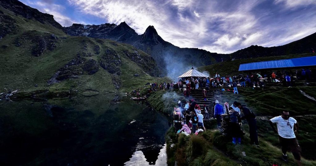 श्रावण शुक्ल पूर्णिमाः धार्मिक तथा पर्यटकीयस्थलमा दर्शनार्थीको घुइँचो