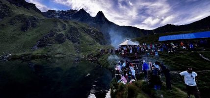 श्रावण शुक्ल पूर्णिमाः धार्मिक तथा पर्यटकीयस्थलमा दर्शनार्थीको घुइँचो