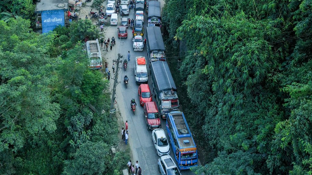 नागढुङ्गा–मुग्लिङसहित देशभरका मुख्य राजमार्ग ठप्प, जोखिम कायमै