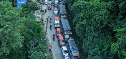 नागढुङ्गा–मुग्लिङसहित देशभरका मुख्य राजमार्ग ठप्प, जोखिम कायमै