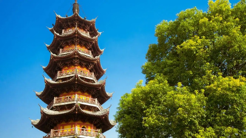 धार्मिक बन्दै चीनीयाँ युवा, ३ युवा मध्ये एक थाले गुम्बा धाउन